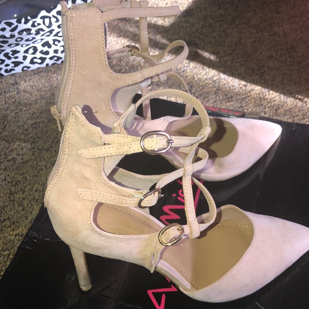 Heels - Picture 5 of 5